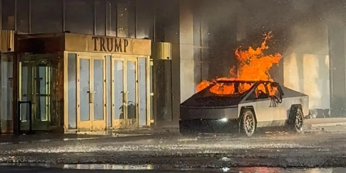 Cybertruck explode outside Las Vegas Trump Hotel / Video Screenshot