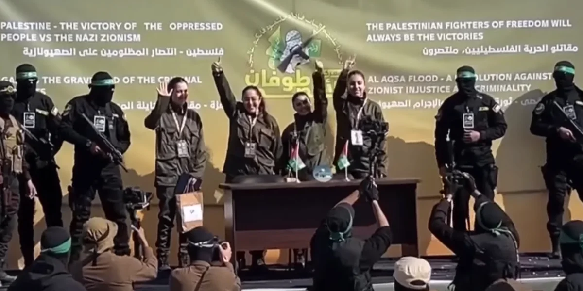 Four female Israeli soldiers are released by Hamas militants / Video Screenshot