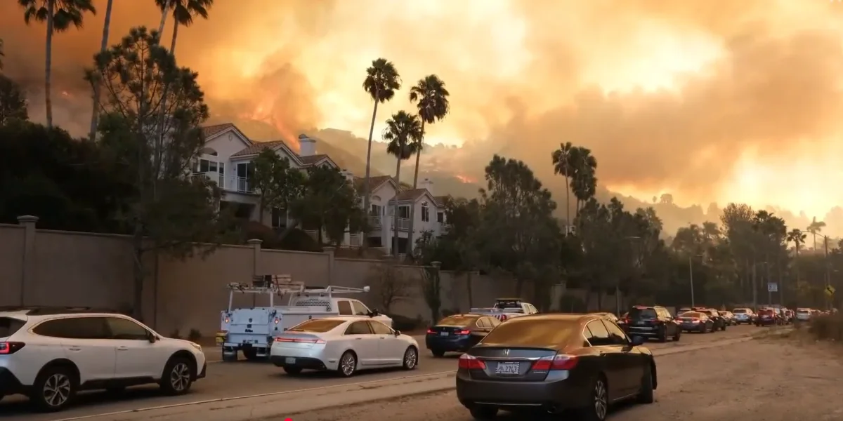 A wildfire burns in the Los Angeles / Video Screenshot