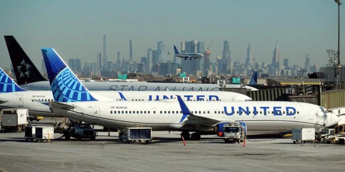 Major delays at Newark Liberty Airport / Video Screenshot