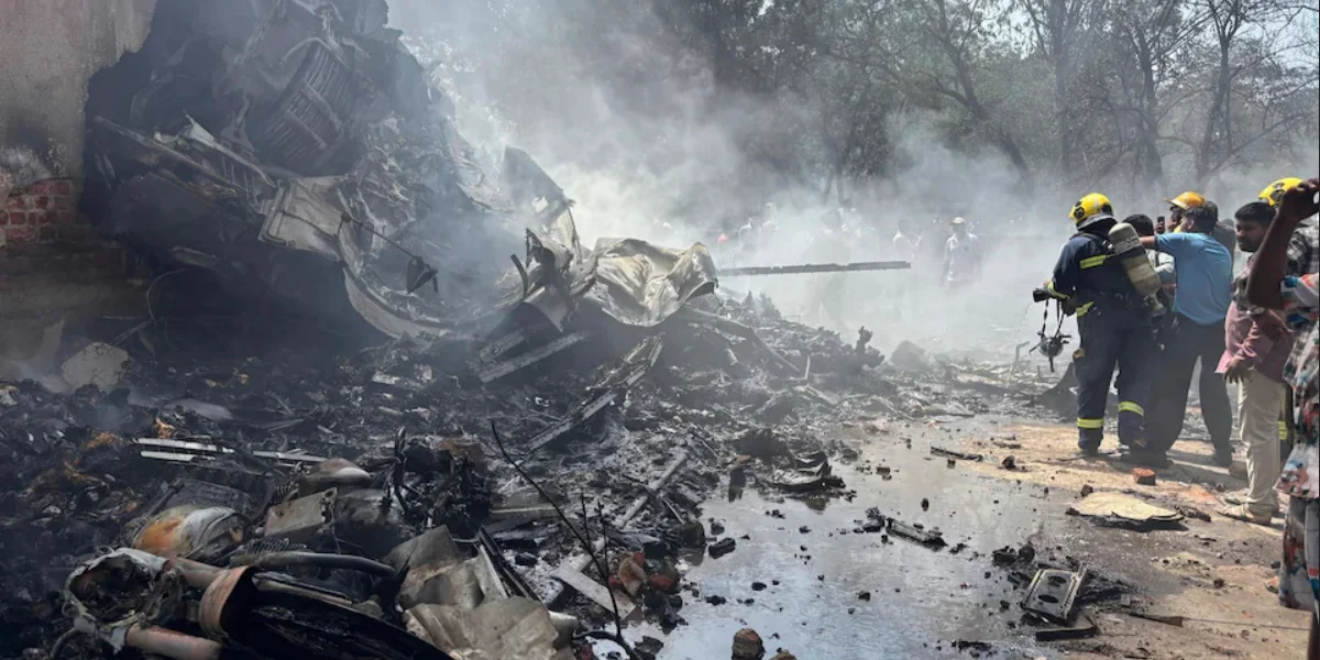 Plane Crashes in Western India city of Ahmedabad / Video Screenshot