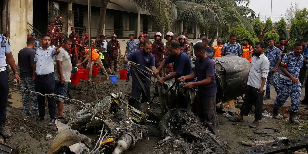 Air force training aircraft after it crashed into Milestone College campus, in Dhaka, Bangladesh / Video Screenshot